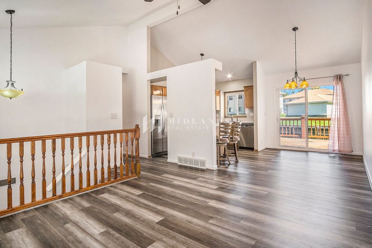 124 Cedar Cir - Photo 3 of 15