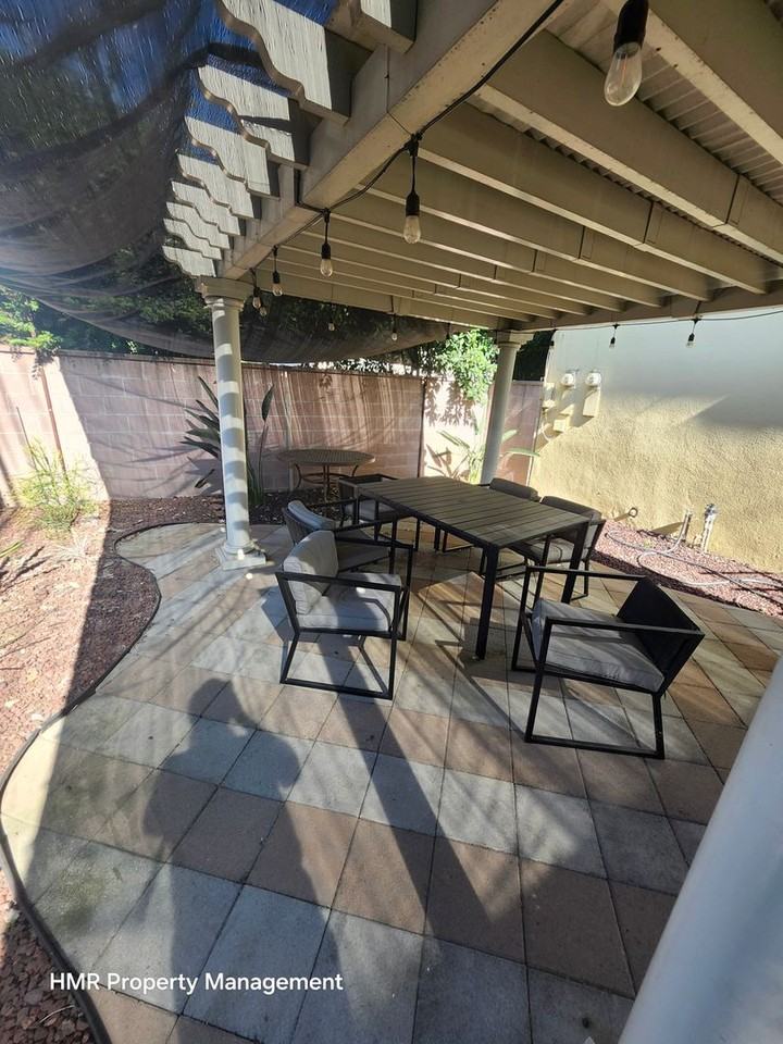 521 1/2 San Francisco Ave - Photo 6 of 26