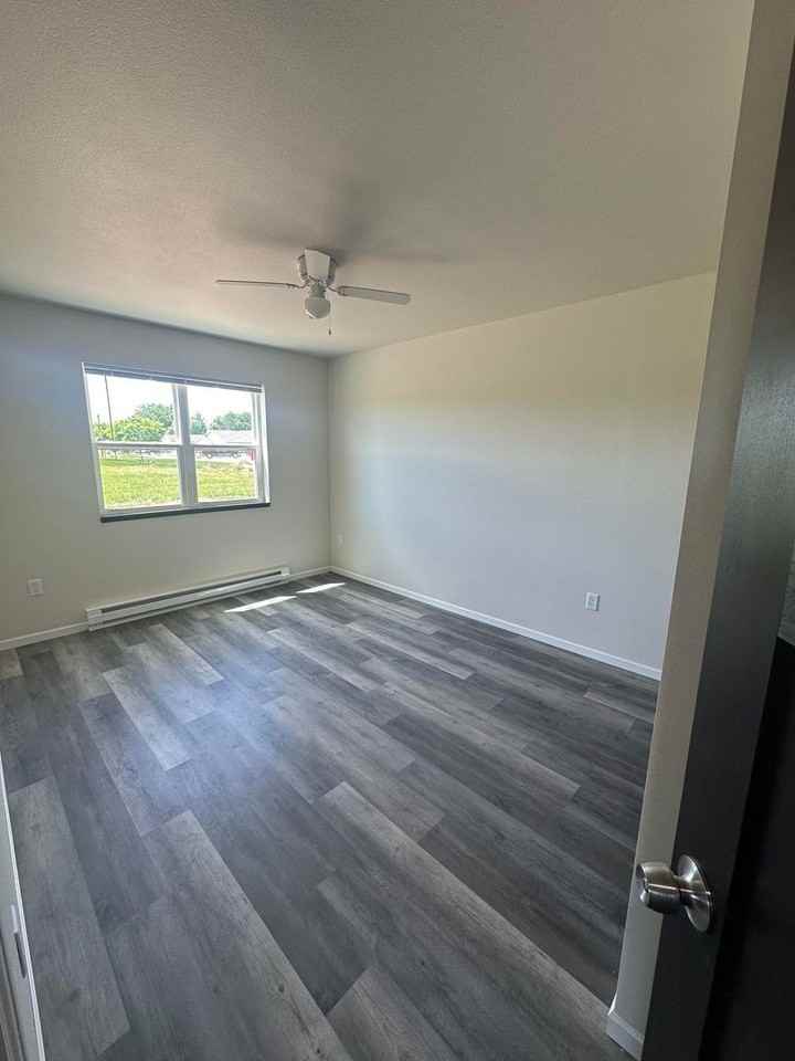 311 Brock Ave - Photo 2 of 12