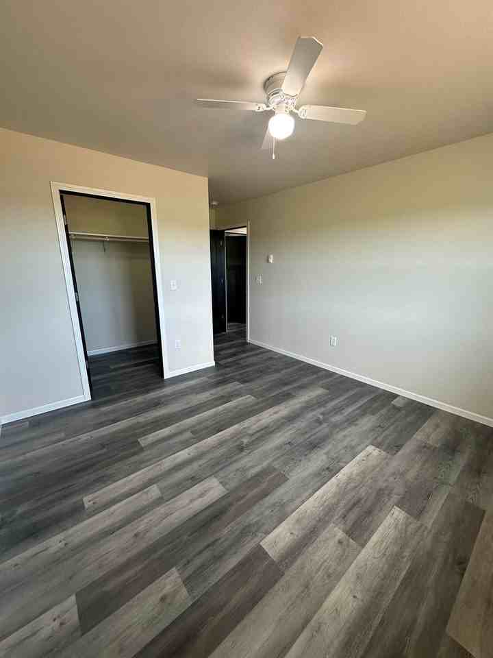 311 Brock Ave - Photo 4 of 12