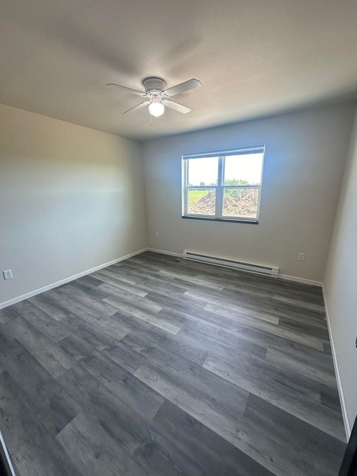 311 Brock Ave - Photo 5 of 12