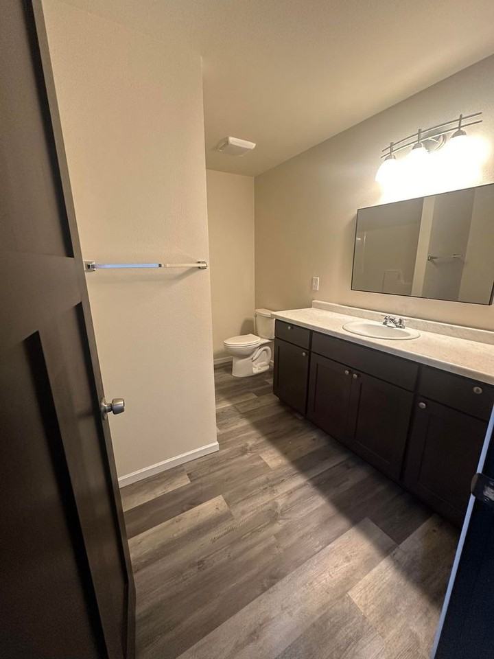 311 Brock Ave - Photo 6 of 12