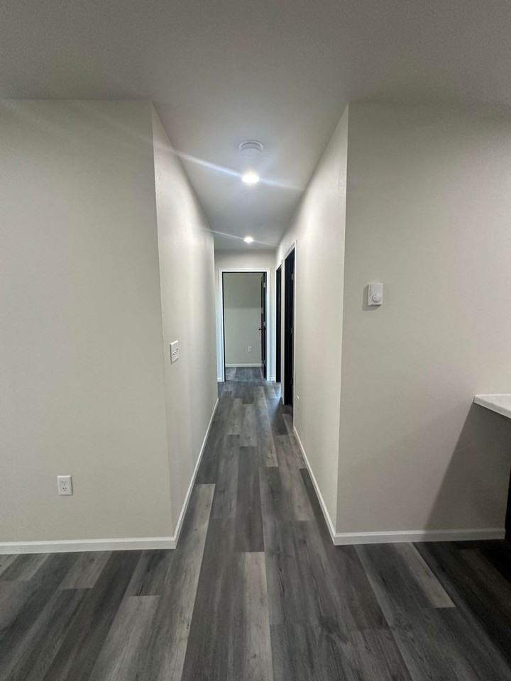 311 Brock Ave - Photo 7 of 12