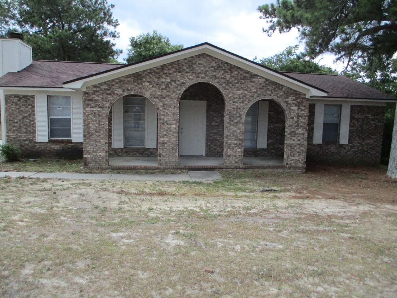 3748 Fairington Dr - Photo 2 of 27
