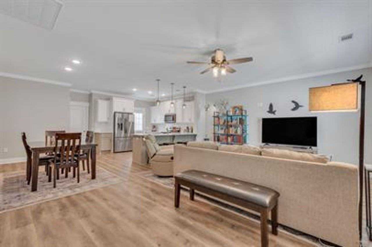 165 Pineland Rd - Photo 6 of 25