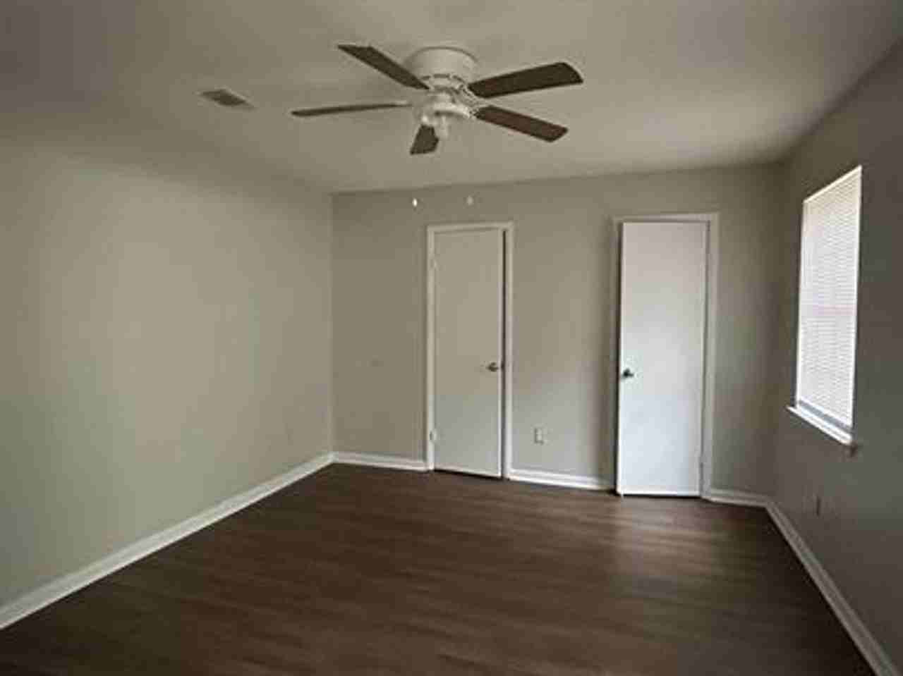 220 Garden Cir - Photo 3 of 12