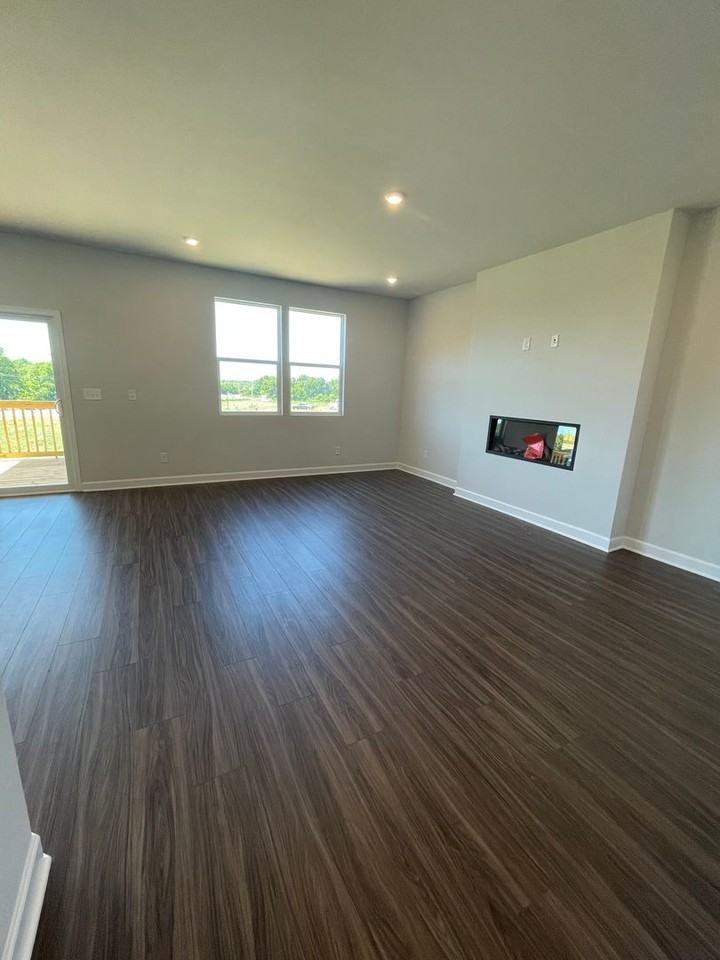 308 Bernhardt Blvd - Photo 3 of 21