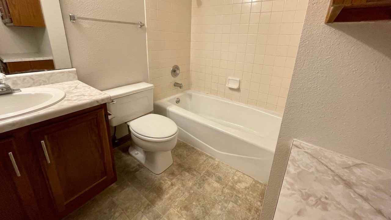 Willow Creek Apartments - Photo 6 of 36