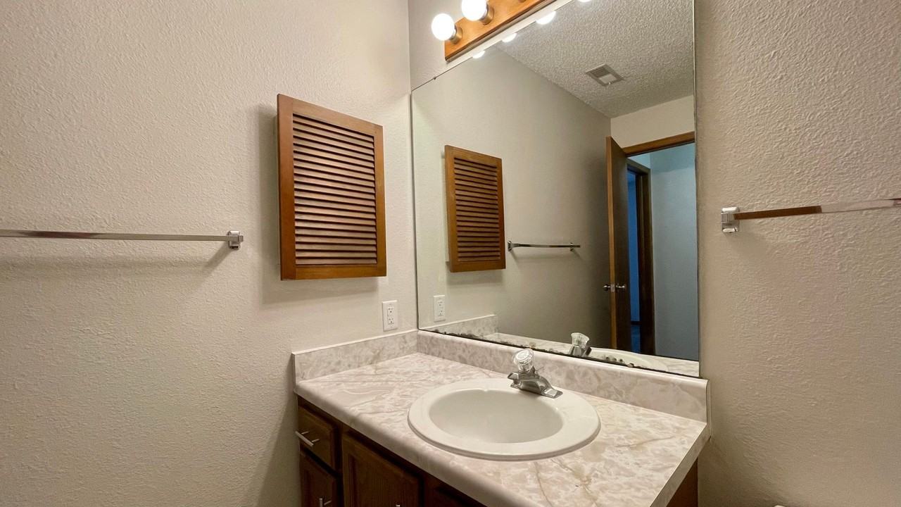 Willow Creek Apartments - Photo 7 of 36