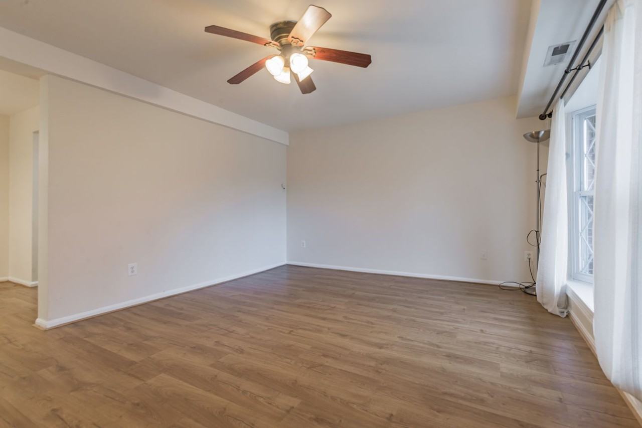 8042 Lakecrest Dr - Photo 3 of 15