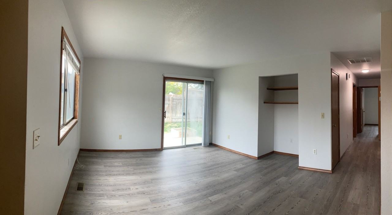 2523 Meadow Ave - Photo 2 of 14