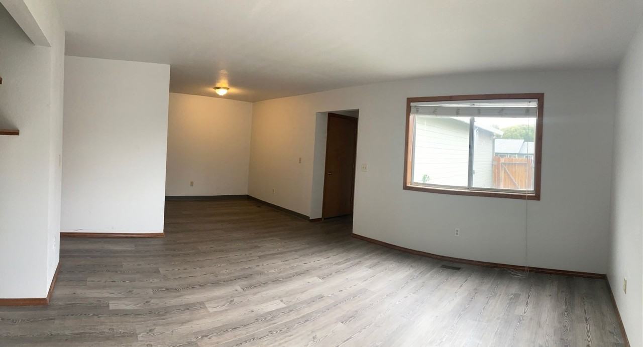 2523 Meadow Ave - Photo 3 of 14