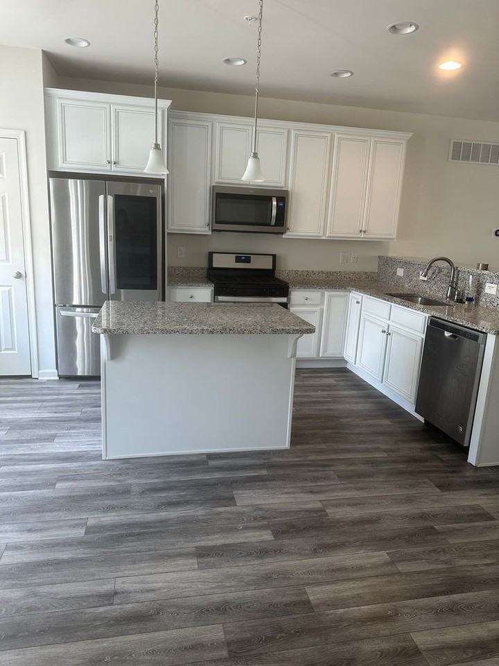 3755 Green St - Photo 3 of 17