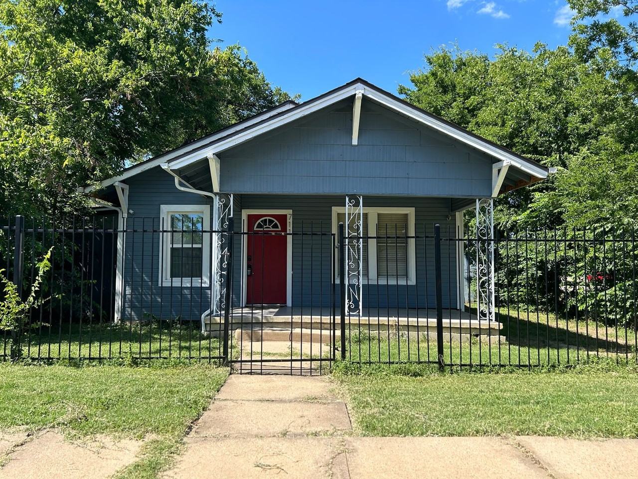 711 E Arlington Ave - Photo 2 of 36