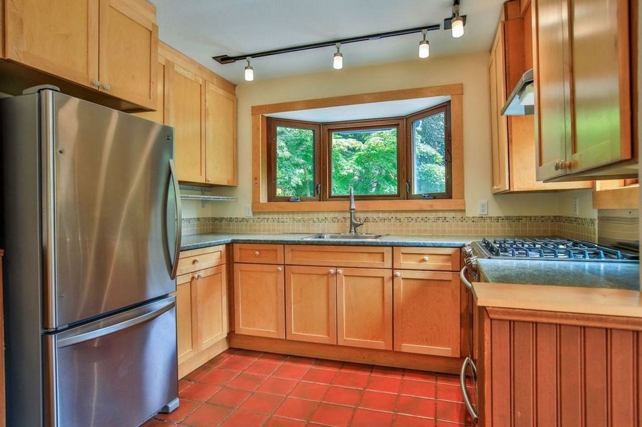 84 E Morris Rd - Photo 3 of 36