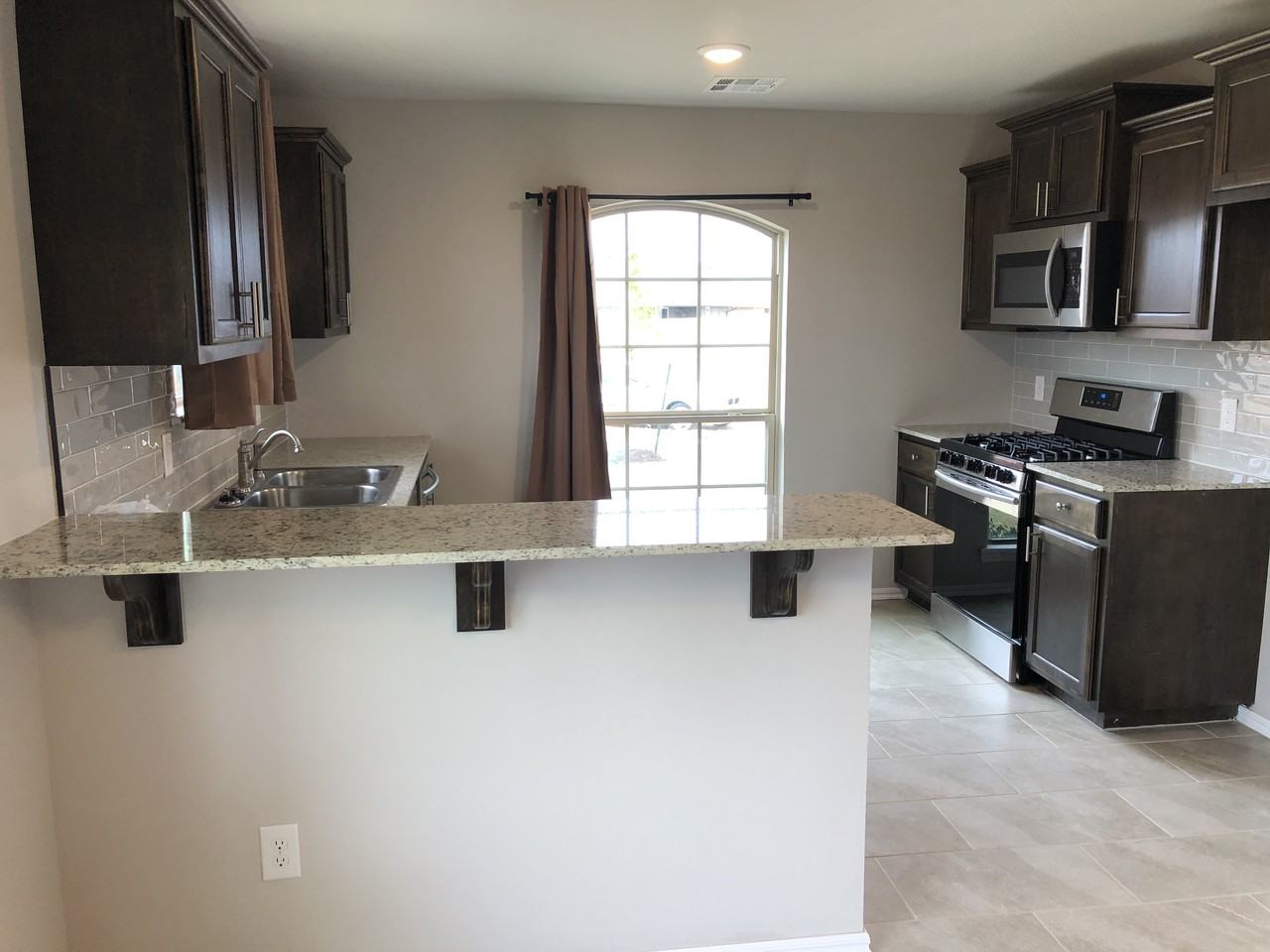 2704 Northwest 195th Street - Photo 7 of 31