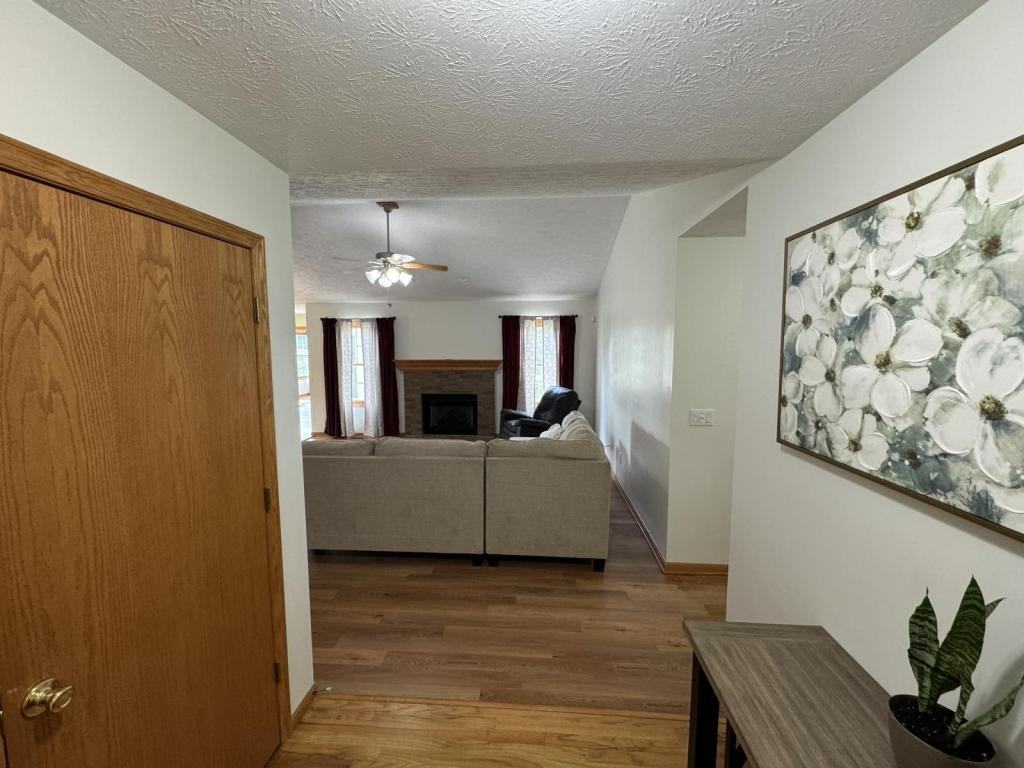 1531 Springwood Dr - Photo 2 of 17