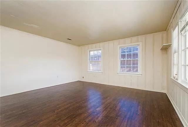 141 Rosewood Drive - Photo 2 of 9