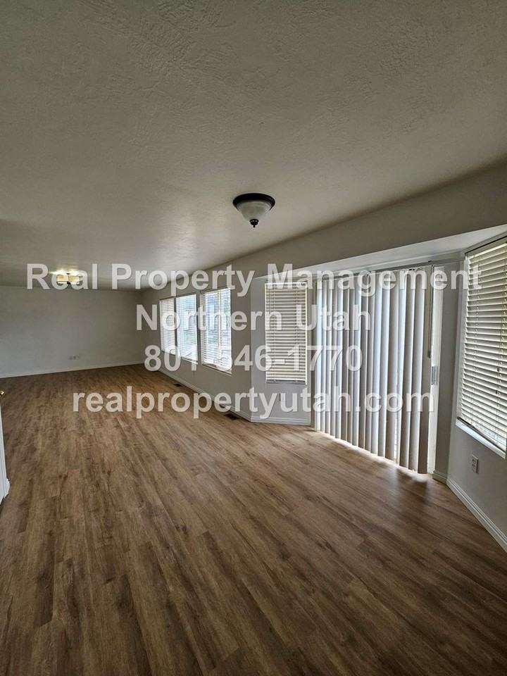 153 E 2400 S - Photo 6 of 26