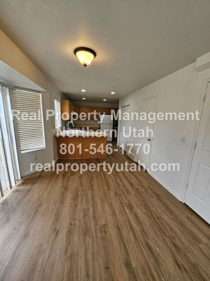 153 E 2400 S - Photo 7 of 26