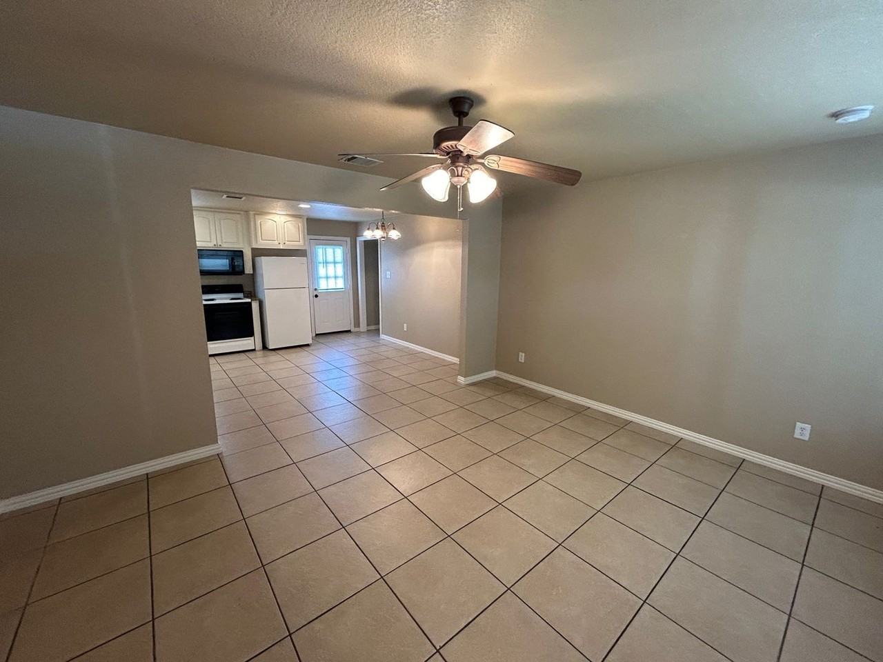 512 Himes Dr - Photo 2 of 13