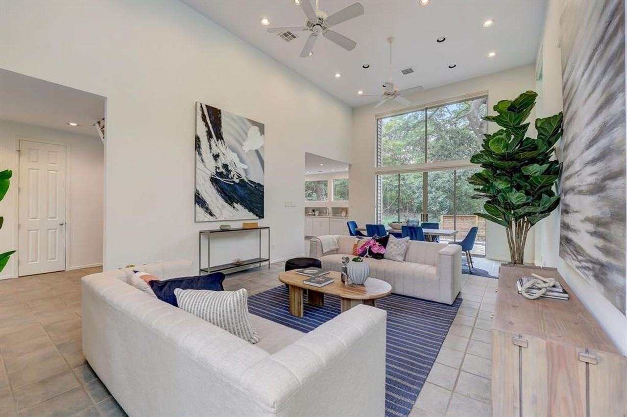 805 Leonard St - Photo 4 of 34