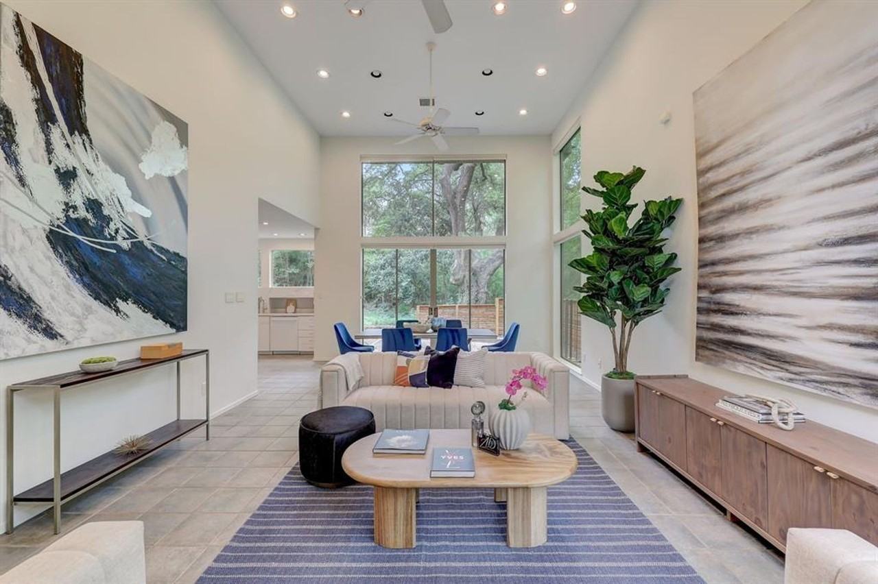 805 Leonard St - Photo 6 of 34
