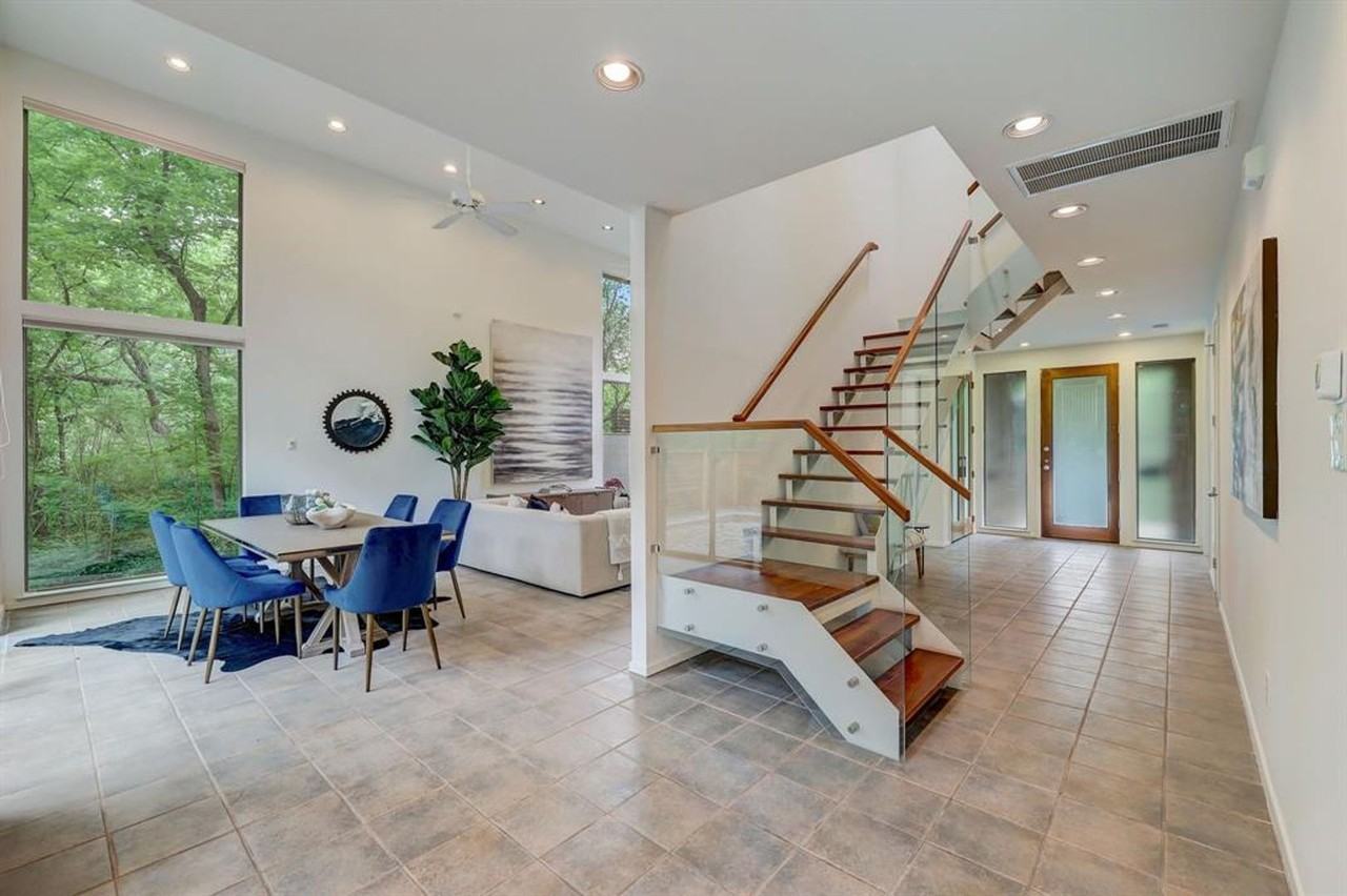 805 Leonard St - Photo 7 of 34