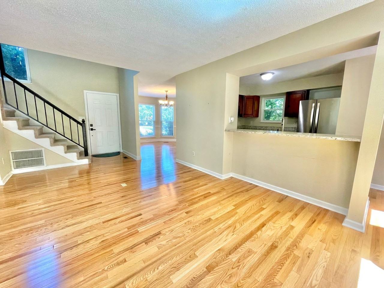 1363 Wenlock Rd - Photo 2 of 12