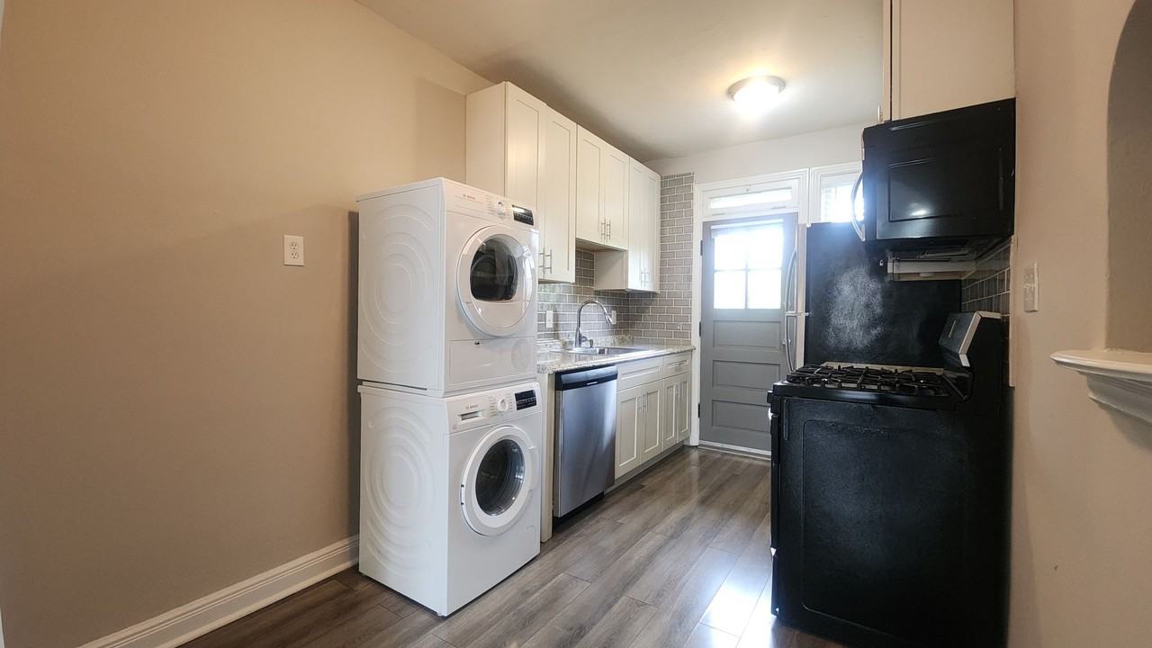 1042 Sanford Ave - Photo 2 of 10