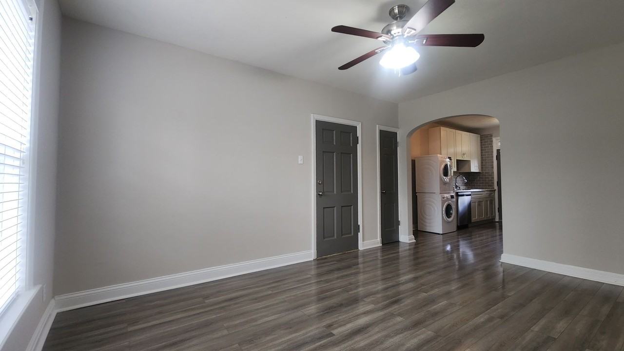 1042 Sanford Ave - Photo 6 of 10