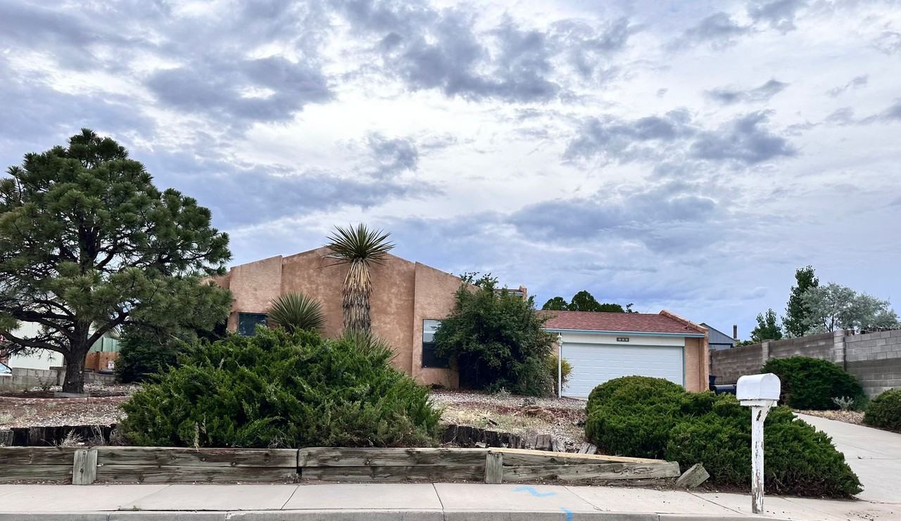 671 671 Western Hills Drive NE, Rio Rancho, NM 87124 3 Bedroom House