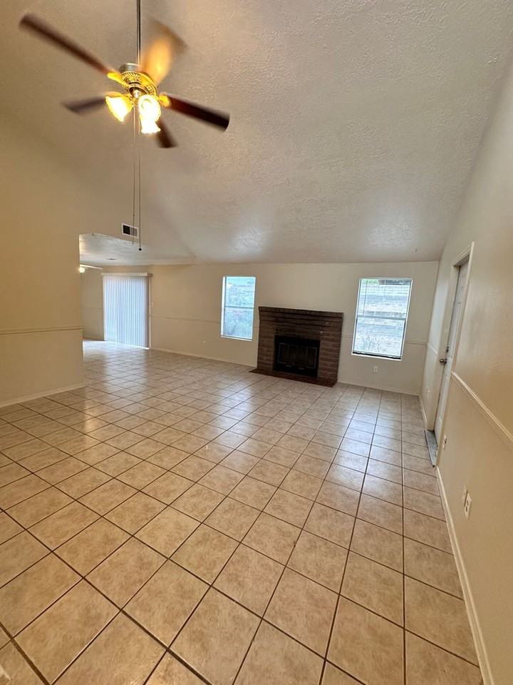 671 Western Hills Drive Southeast - Photo 3 of 23