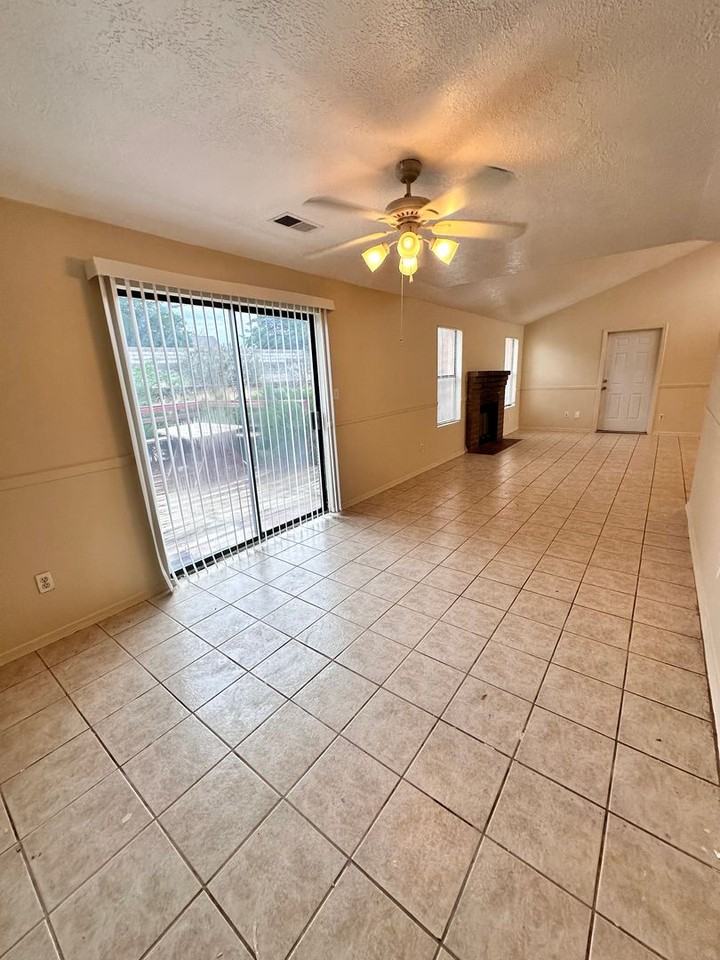 671 Western Hills Drive Southeast - Photo 6 of 23