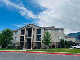 featured image of 2510 Charleston Ave