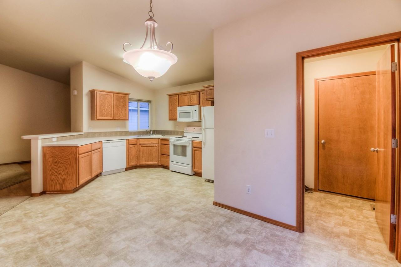 Cottonwood Grove 804 S 90th - Photo 3 of 8