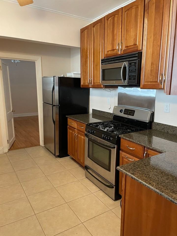 4609 4609 - 4611 Claiborne Street - 4609  Downstairs - Photo 4 of 14