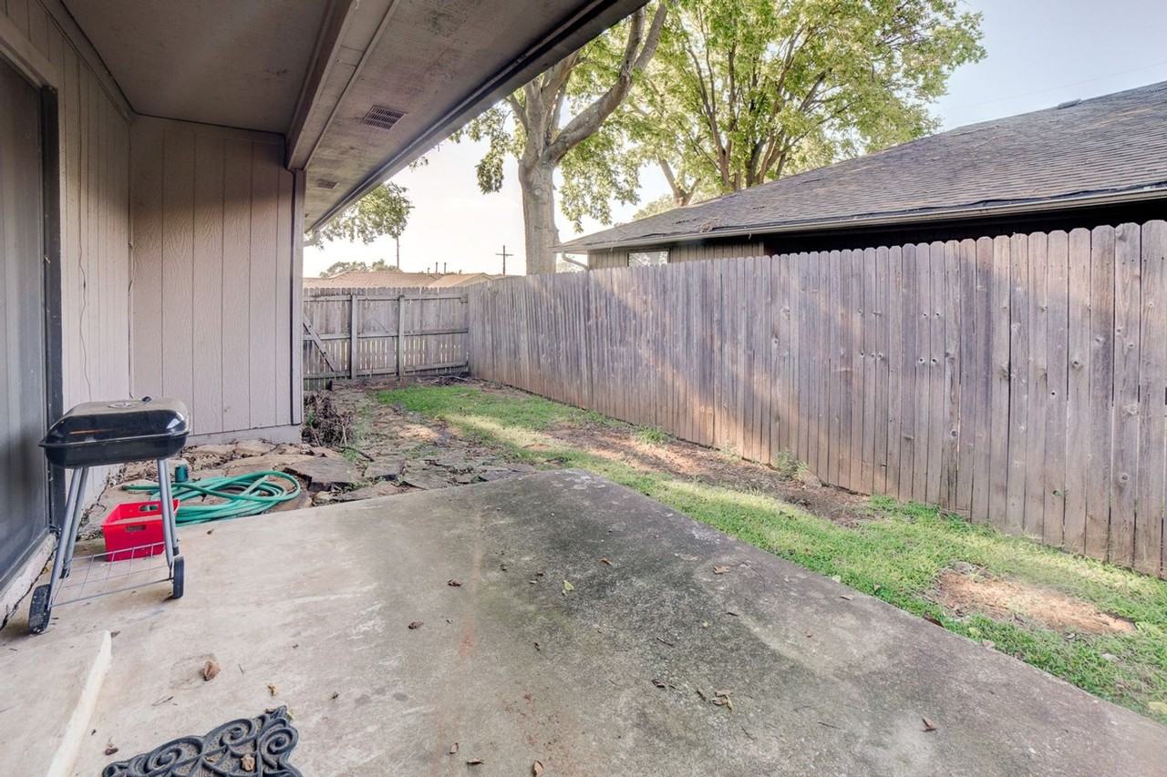 2433 E 55th Ct - Photo 3 of 21
