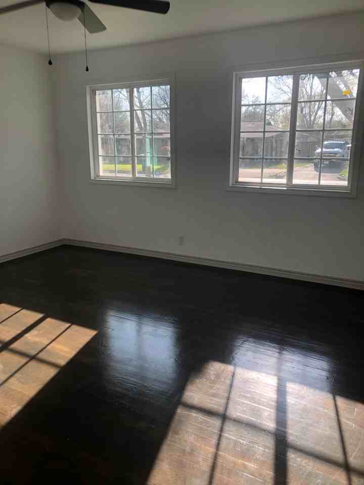 1005 Park Center Street - Photo 4 of 29