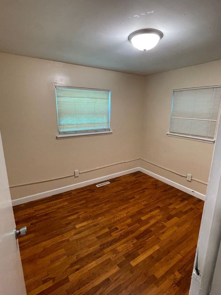 2223 Humphrey St - Photo 3 of 21