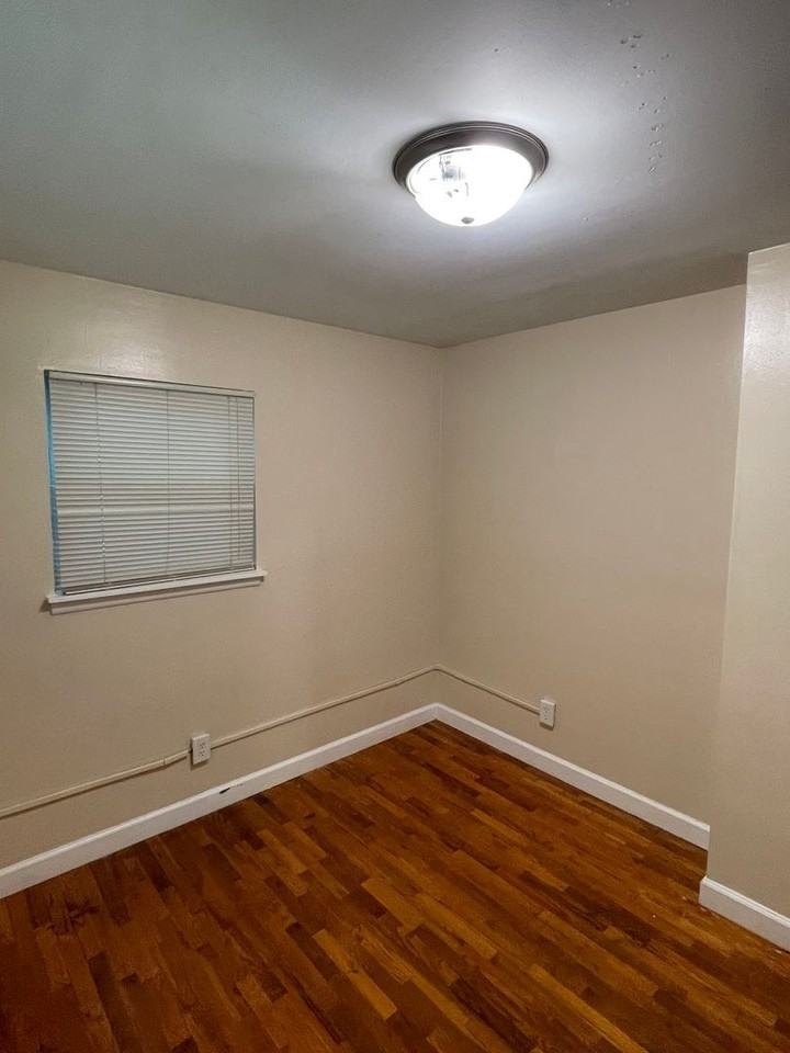 2223 Humphrey St - Photo 4 of 21