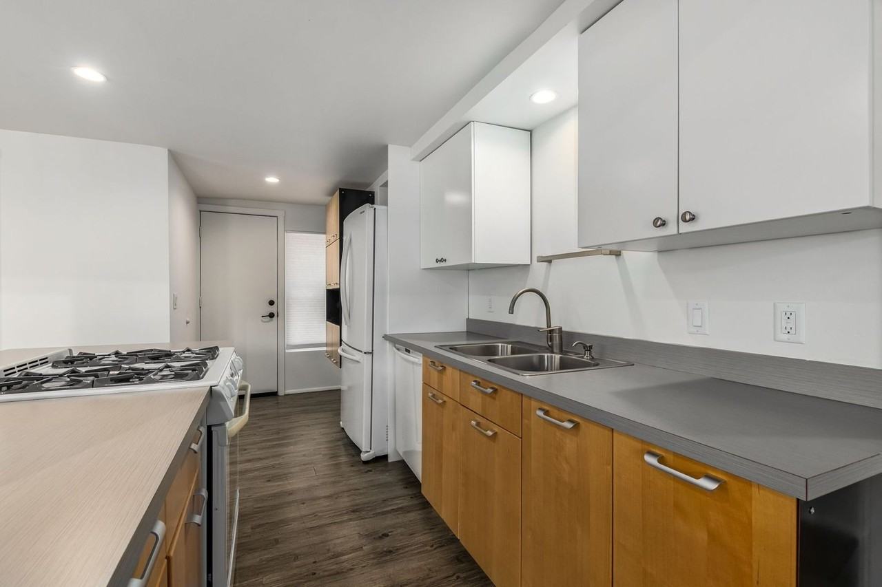 1030 East Polk Street - Photo 5 of 34