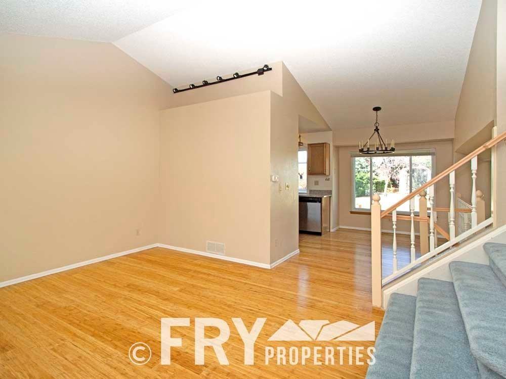 8525 Union Cir - Photo 3 of 17