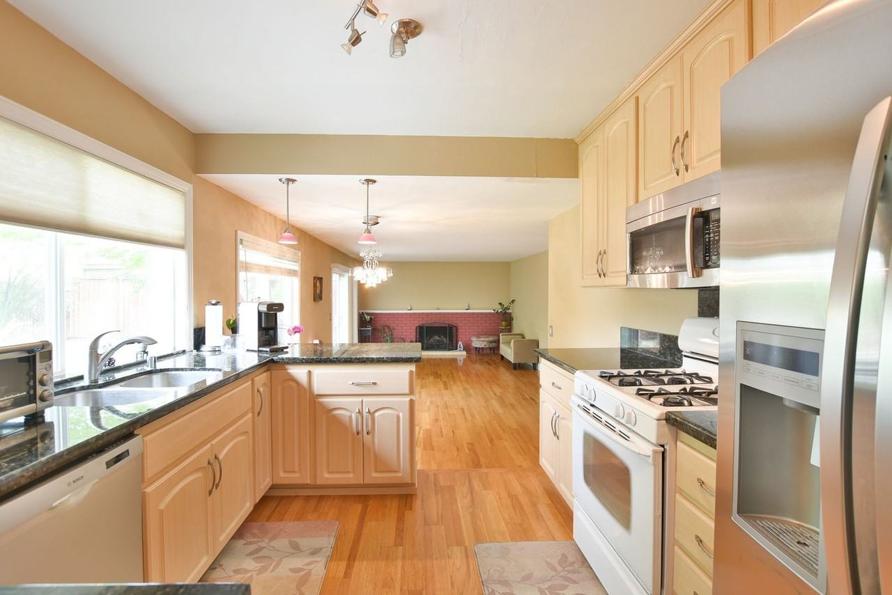 783 Sweetbay Dr - Photo 2 of 16