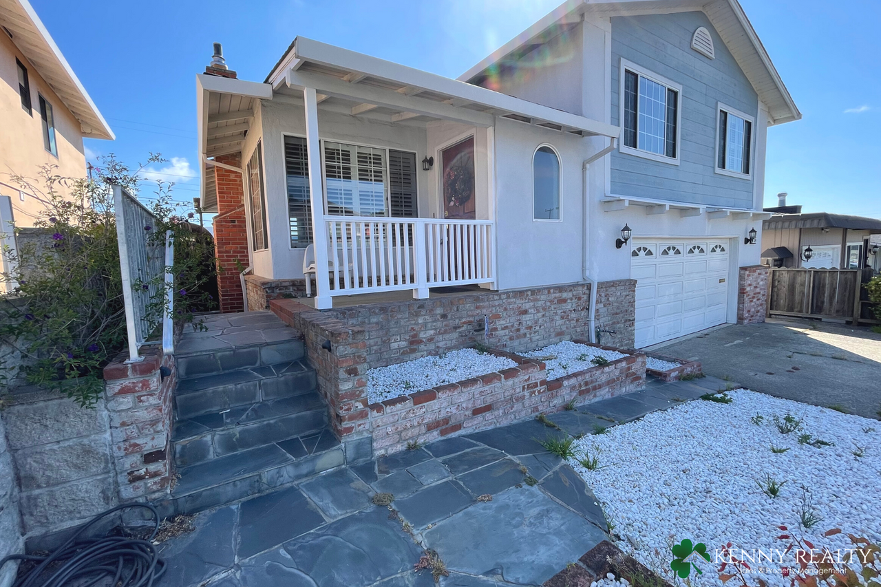 374 Altamont Dr - Photo 2 of 32