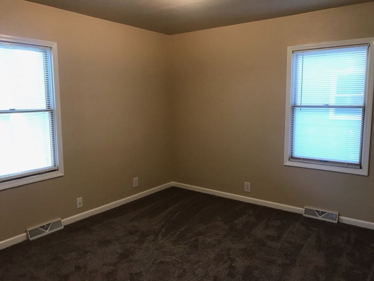 1232 Parkhill Drive - Photo 7 of 10