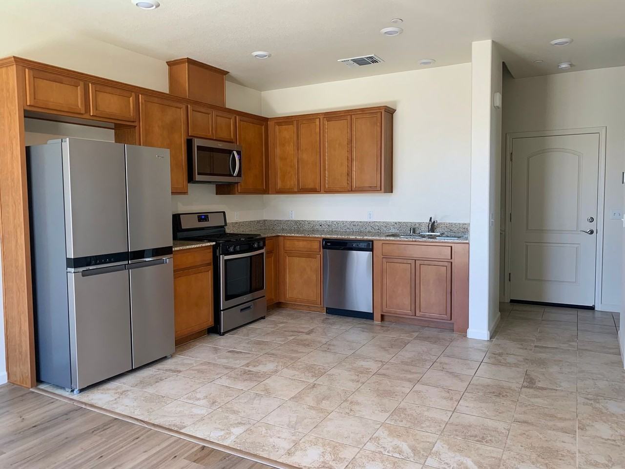 RU - Monroe 1840 - Photo 3 of 17