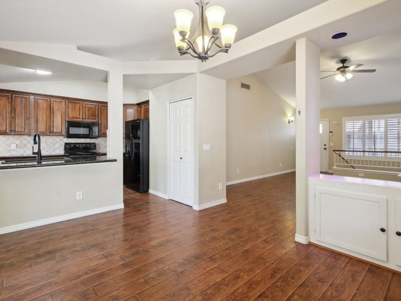 1610 E Park Ave - Photo 4 of 26