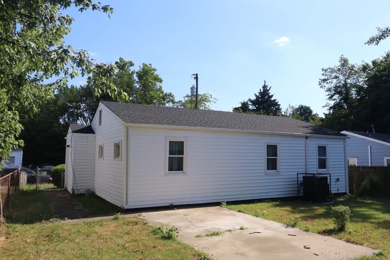 2410 N 28th St - Photo 2 of 18