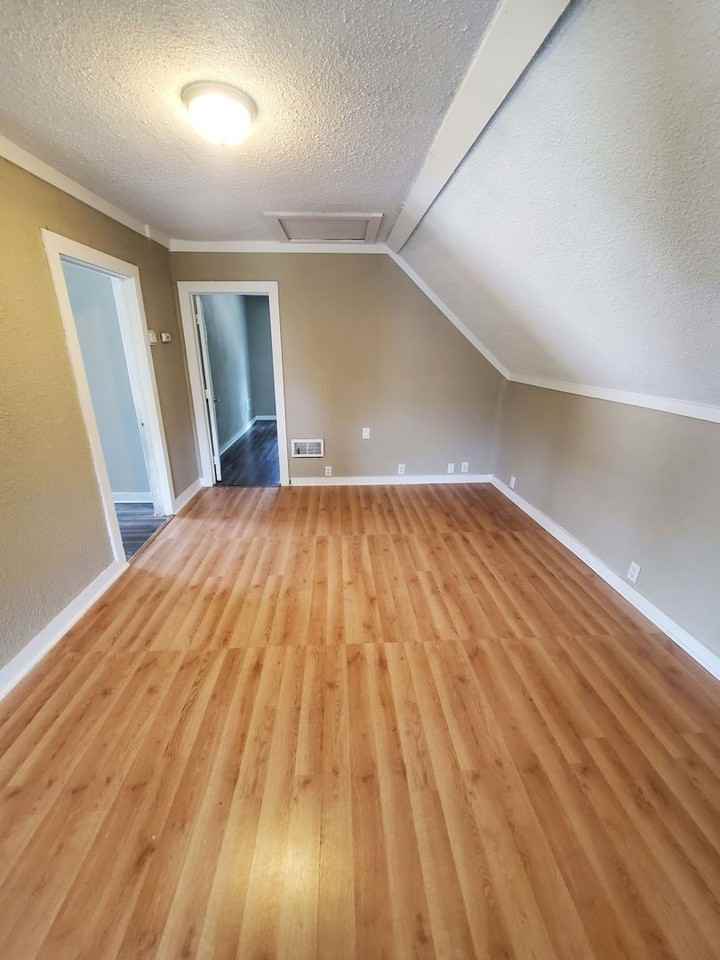 1922 Prospect St. (Duplex) - Photo 3 of 8